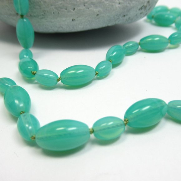 Uranium Glass bead Necklace - Picture 5 of 11